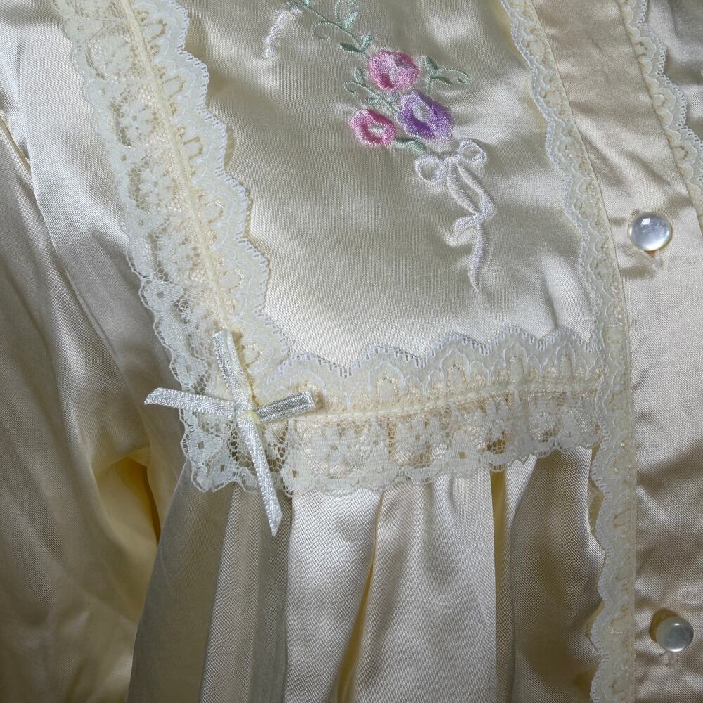 Vintage Barbizon Cuddleskin Long Sleeve Pajama Top Cream Floral Lace Coquette